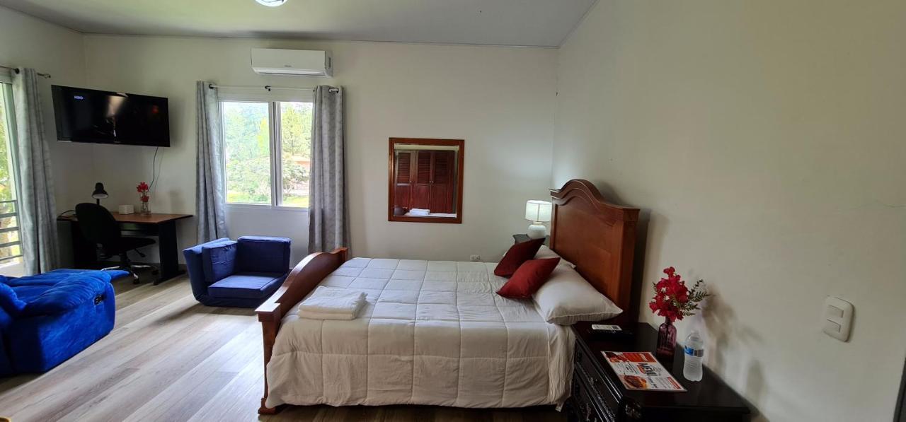 Hotel, Cocoview فالي ديه أنجيليس المظهر الخارجي الصورة